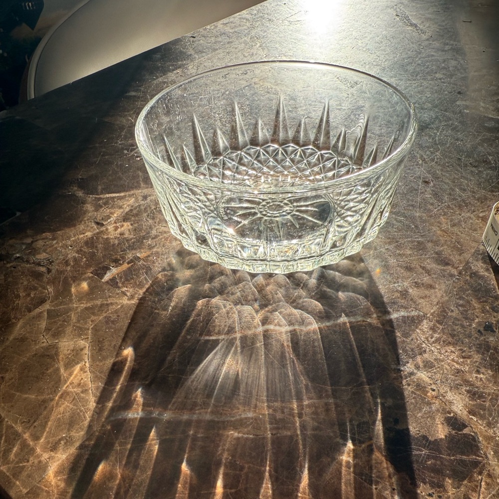 Vintage Diamond Starburst Pattern Glass Bowl - Picture 5 of 10